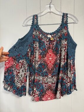 #19)  Bila Teal Crochet Cold-Shoulder Tunic with Red Floral Medallions